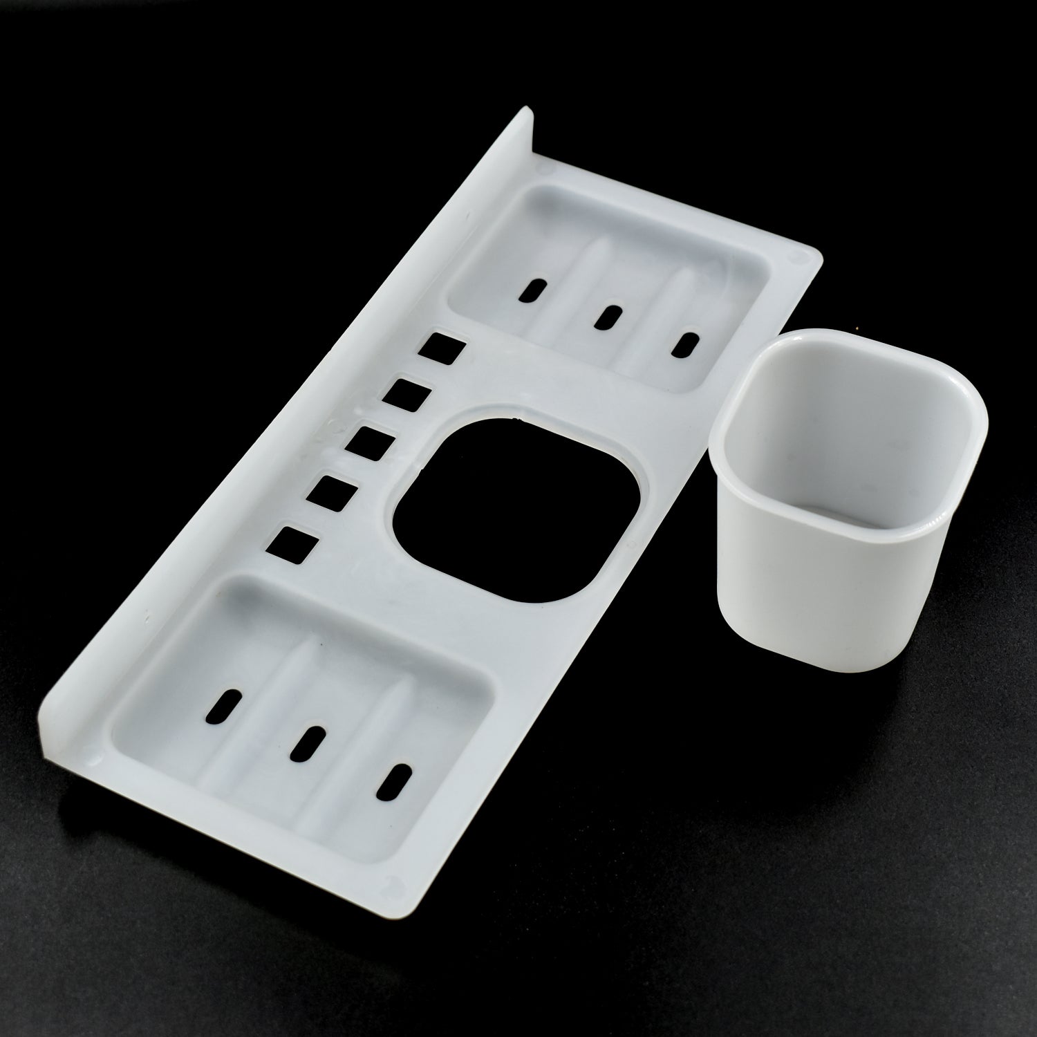 Detailed view of 4 in 1 plastic soap dish showing its compartments.